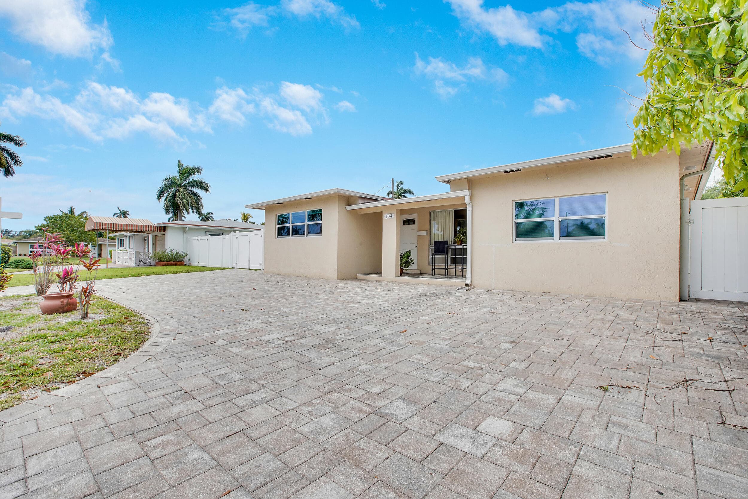 104 N 31st Court, Hollywood, FL 33021 — photo 1 of 35