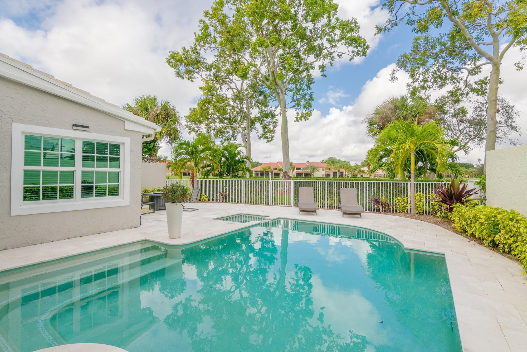 16 Windsor Lane, Palm Beach Gardens, FL 33418 — photo 36 of 50