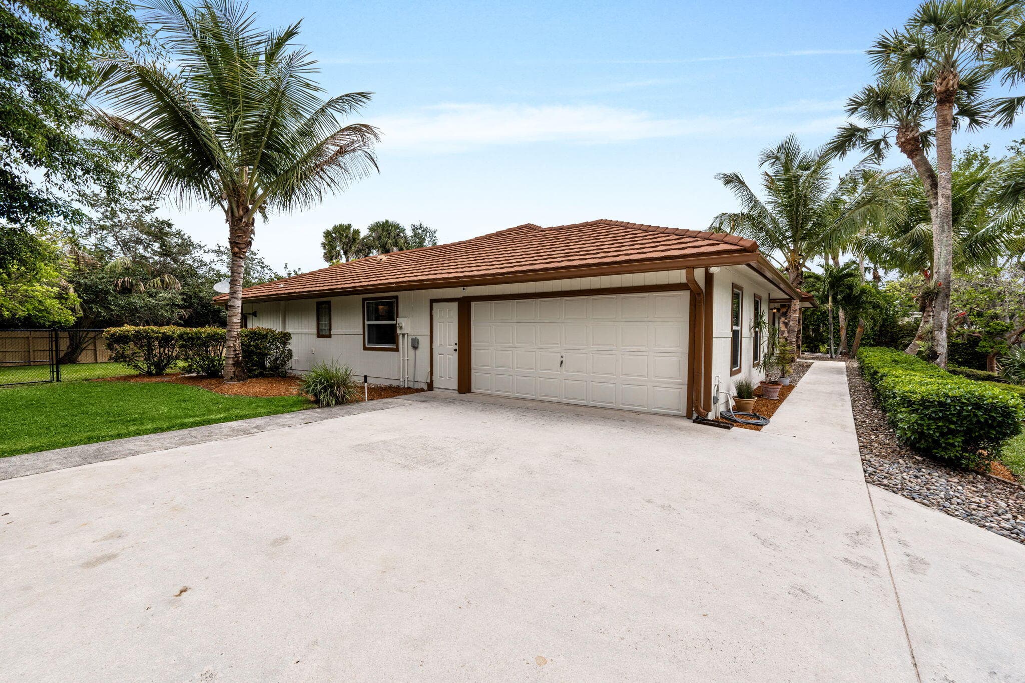 21 Whispering Oaks Circle, West Palm Beach, FL 33411 — photo 57 of 67