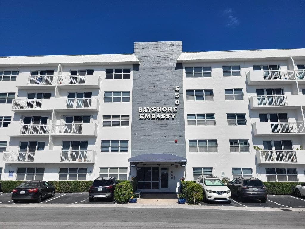 550 Bayshore Drive 104, Fort Lauderdale, FL 33304 — photo 3 of 39