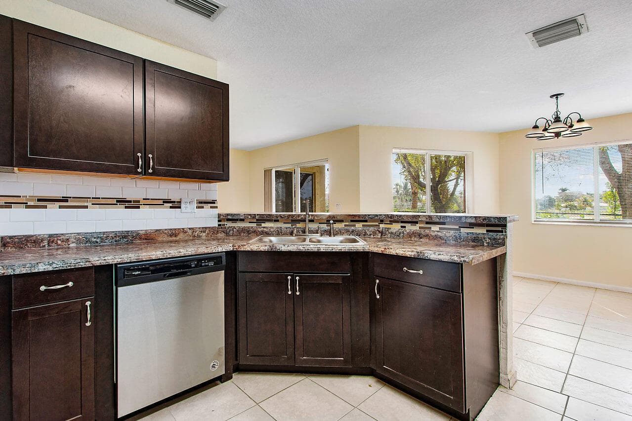 8460 NW 40th Street 84 60, Coral Springs, FL 33065 — photo 3 of 33