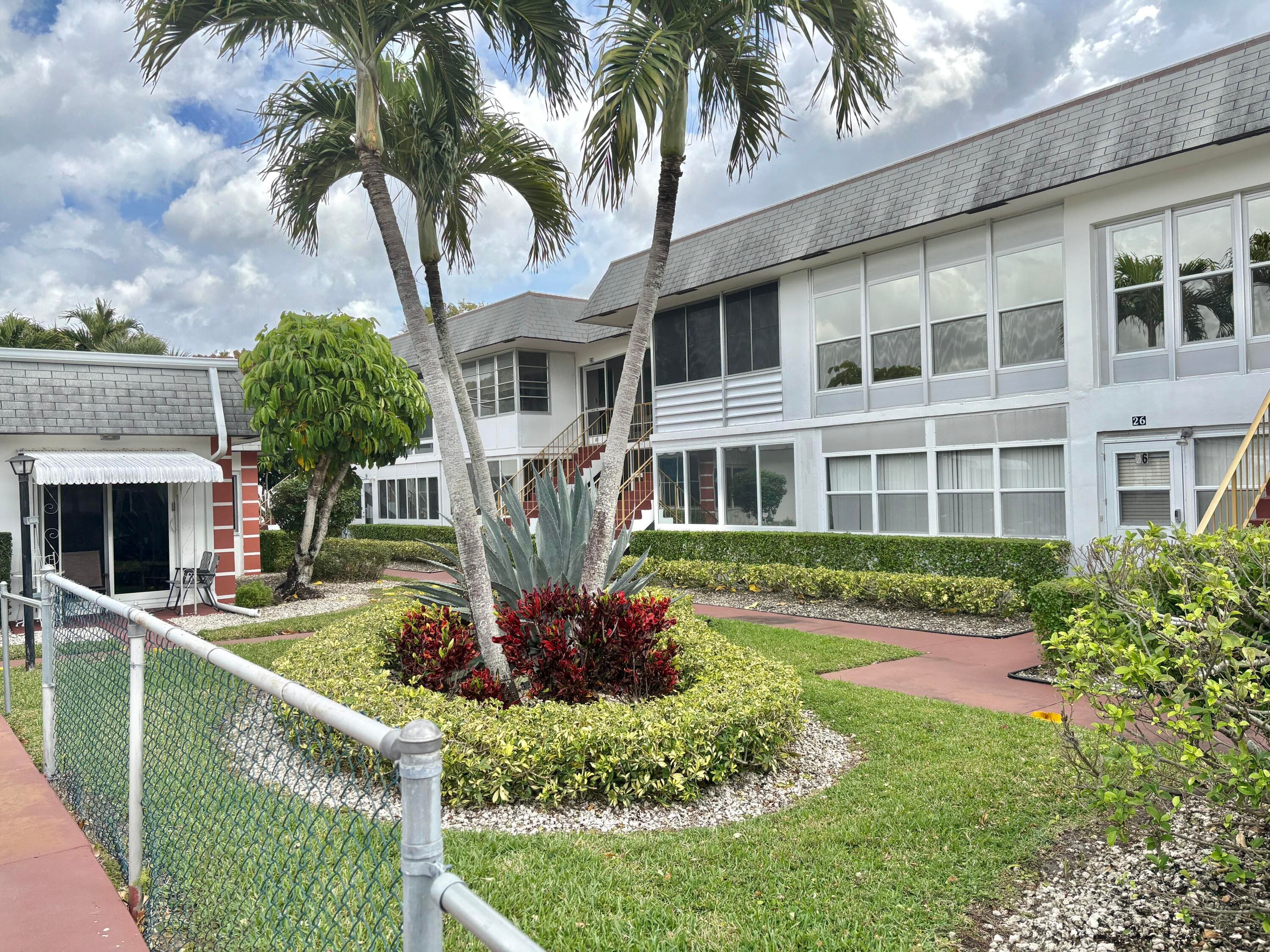 30 Plymouth C, West Palm Beach, FL 33417 — photo 2 of 25