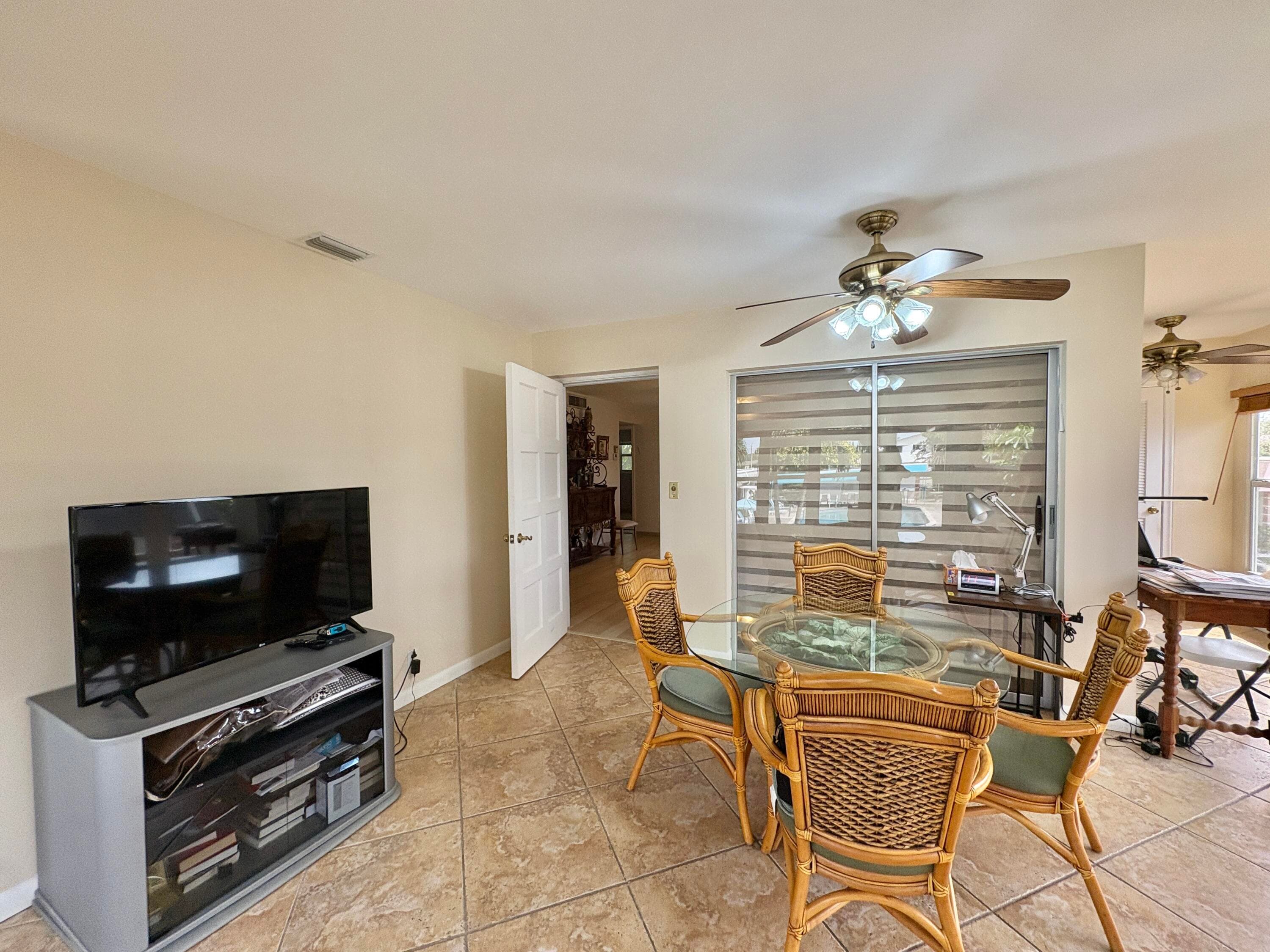 30 Plymouth C, West Palm Beach, FL 33417 — photo 5 of 25