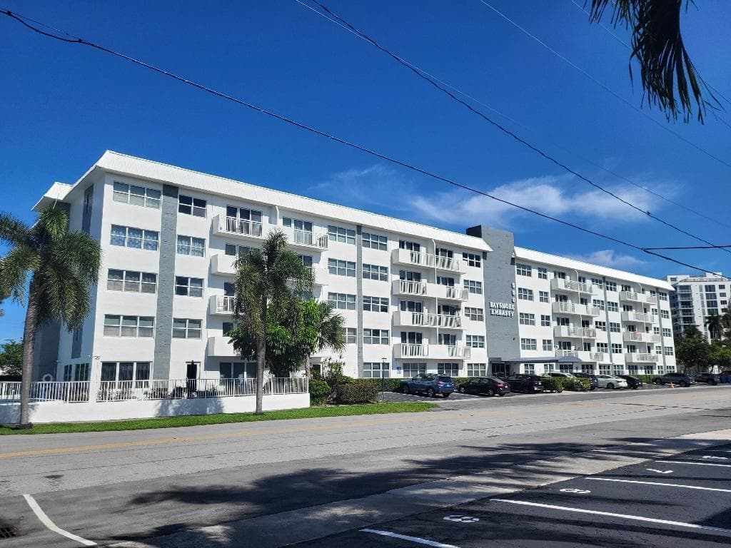 550 Bayshore Drive 104, Fort Lauderdale, FL 33304 — photo 2 of 39