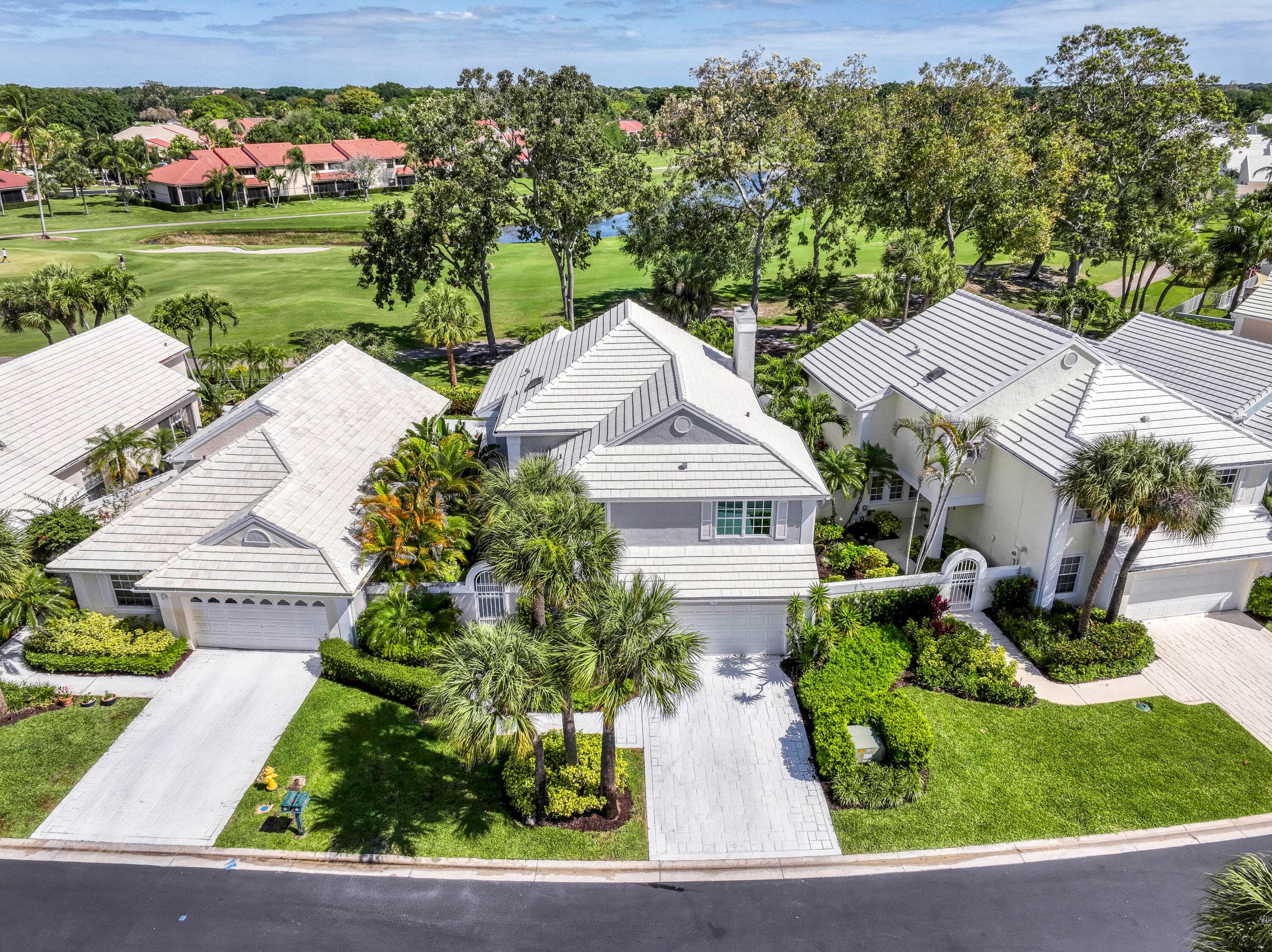 16 Windsor Lane, Palm Beach Gardens, FL 33418 — photo 2 of 50