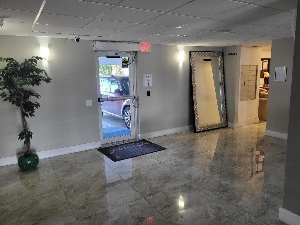 550 Bayshore Drive 104, Fort Lauderdale, FL 33304 — photo 11 of 39