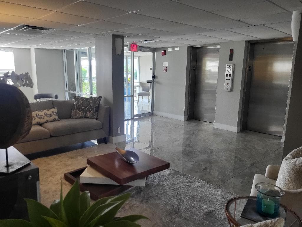 550 Bayshore Drive 104, Fort Lauderdale, FL 33304 — photo 10 of 39