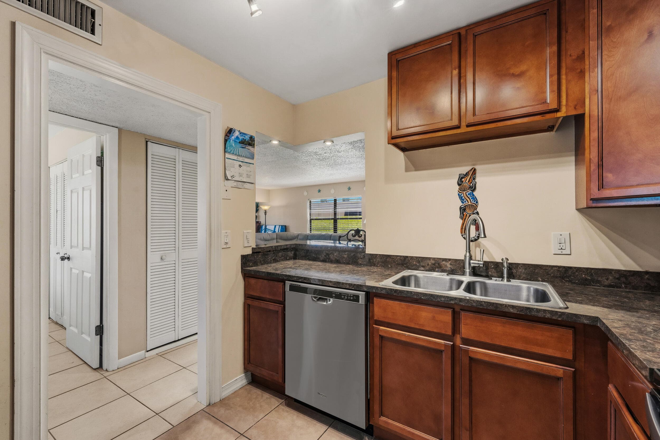 2050 Oleander Boulevard 1-106, Fort Pierce, FL 34950 — photo 4 of 37