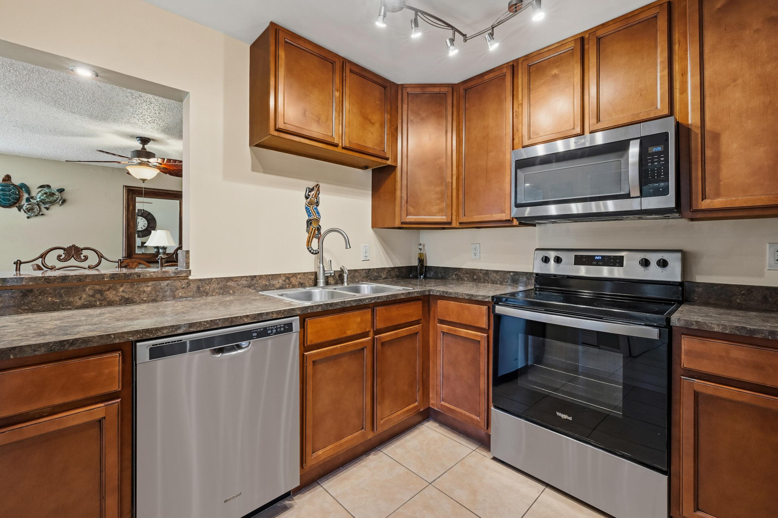 2050 Oleander Boulevard 1-106, Fort Pierce, FL 34950 — photo 3 of 37