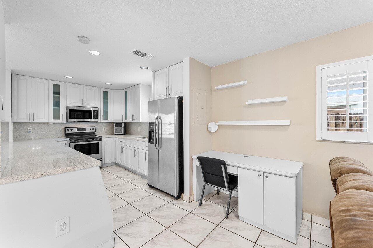 331 NW 101st Terrace, Pembroke Pines, FL 33026 — photo 5 of 35