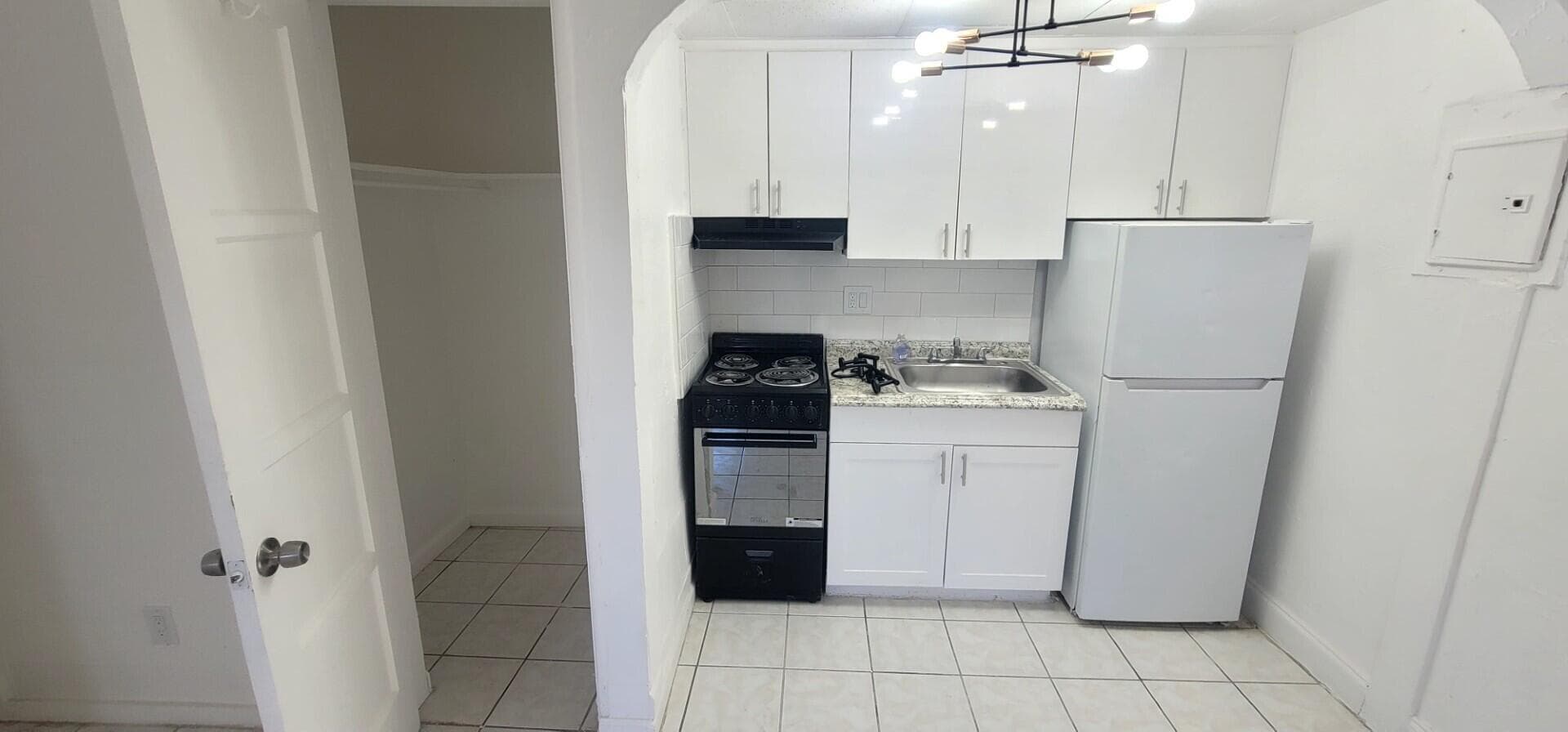403 N 19th Avenue J, Hollywood, FL 33020 — photo 3 of 9