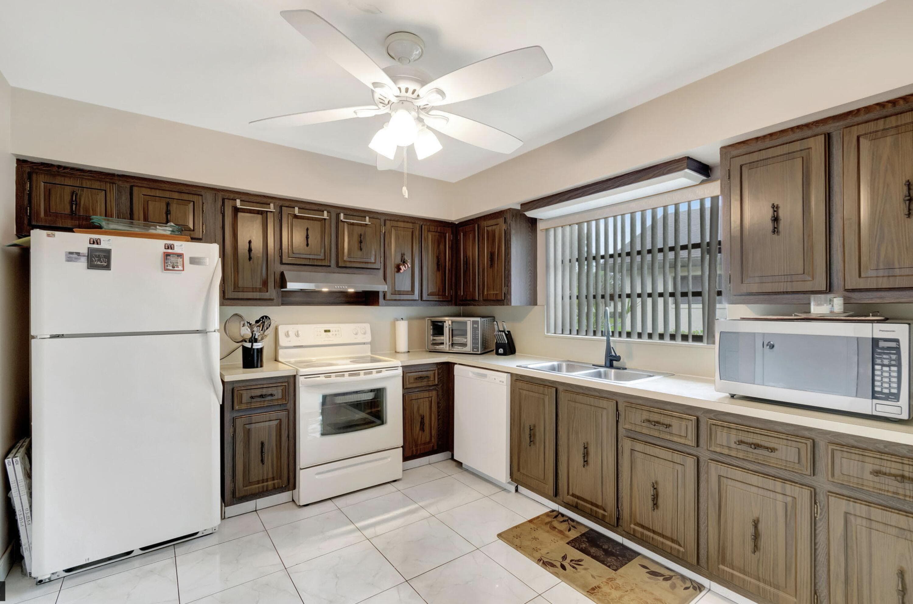 4660 Greentree Place 105b, Boynton Beach, FL 33436 — photo 12 of 22