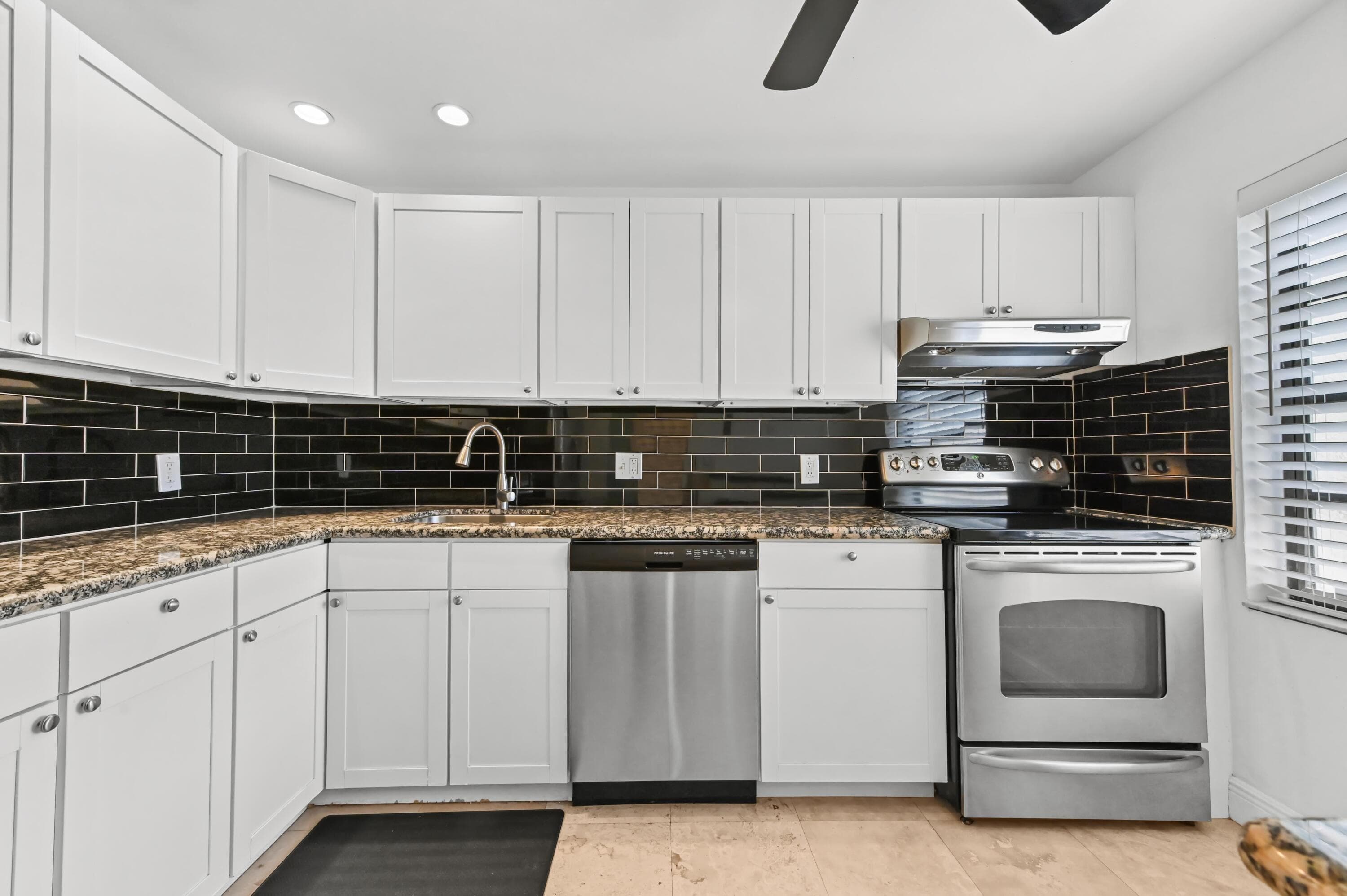 21215 Lago Circle C, Boca Raton, FL 33433 — photo 3 of 35