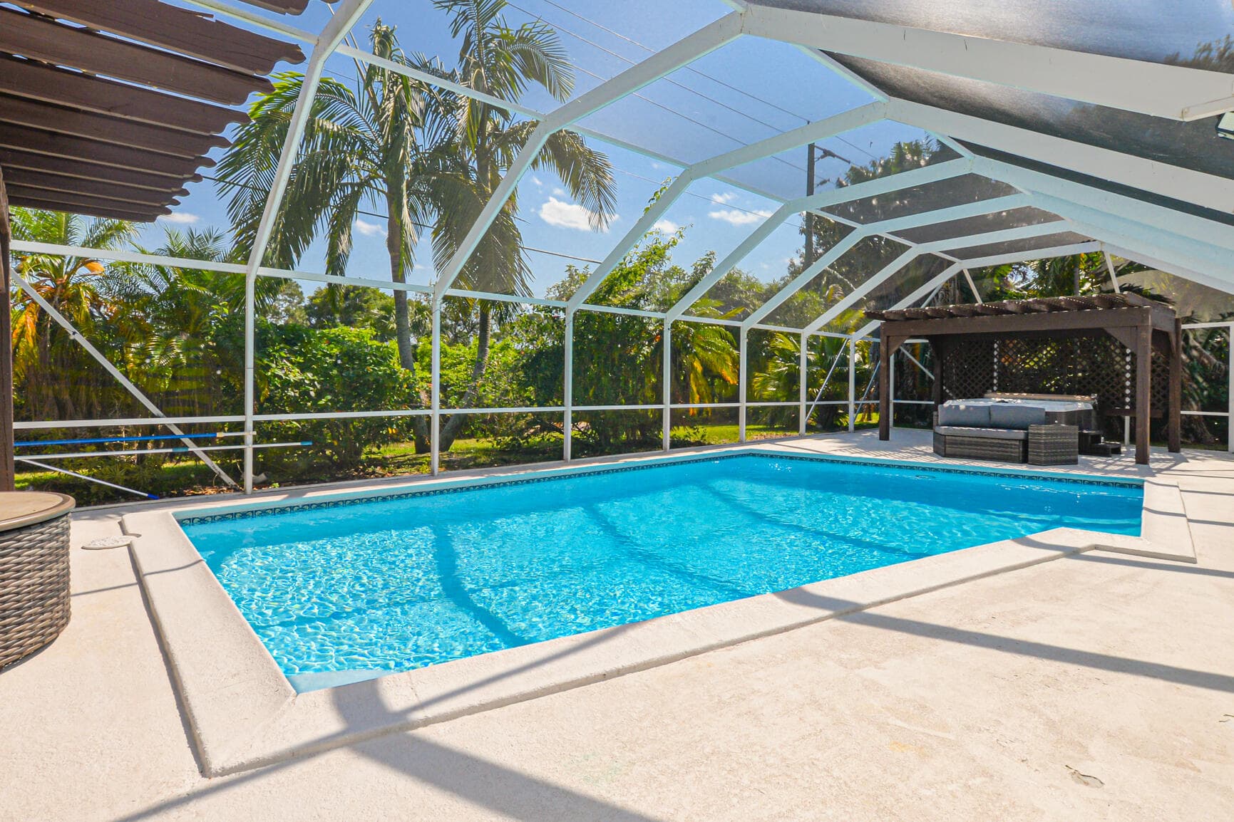 1530 SE Sunshine Avenue, Port St. Lucie, FL 34952 — photo 8 of 39