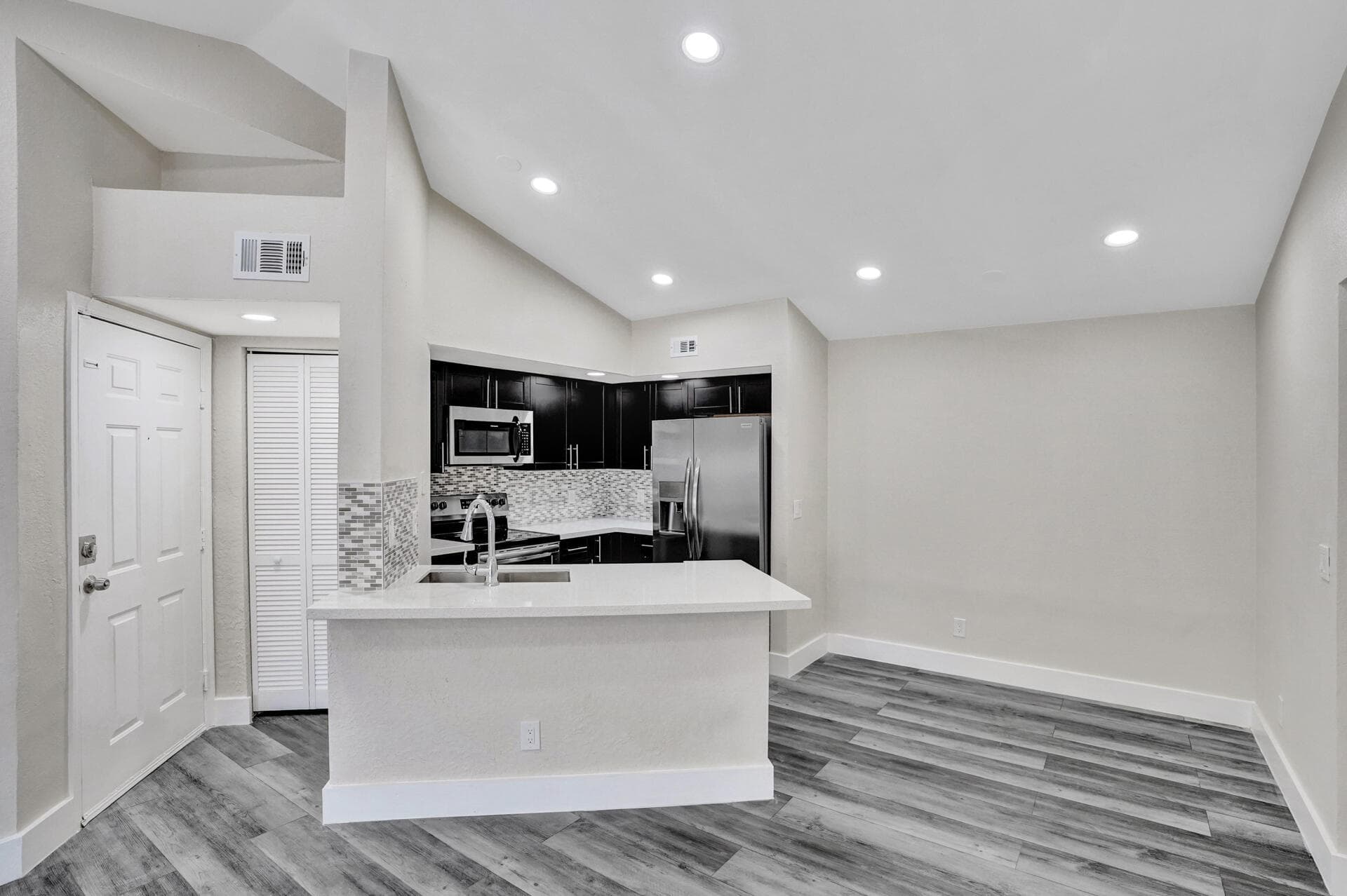 595 Vista Isles Drive 1925, Sunrise, FL 33325 — photo 6 of 34