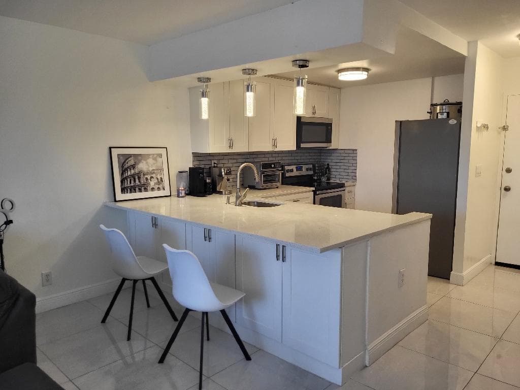 550 Bayshore Drive 104, Fort Lauderdale, FL 33304 — photo 16 of 39