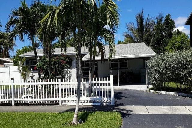 2411 NE 2nd Terrace, Pompano Beach, FL 33064 — photo 1 of 1