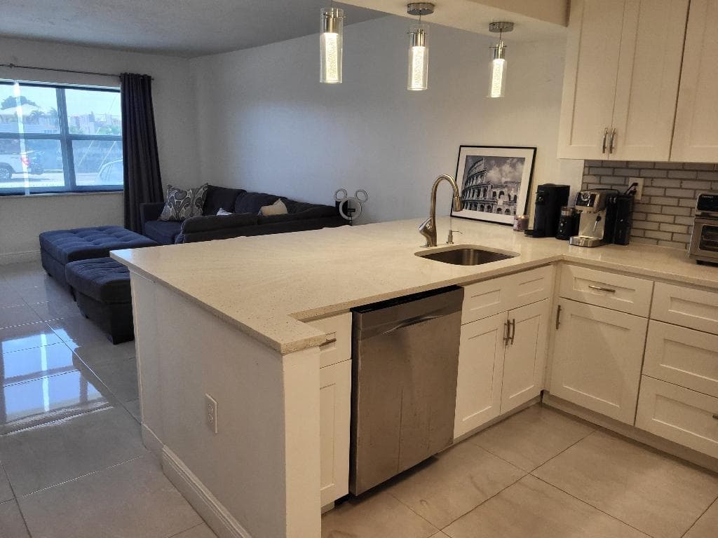 550 Bayshore Drive 104, Fort Lauderdale, FL 33304 — photo 18 of 39