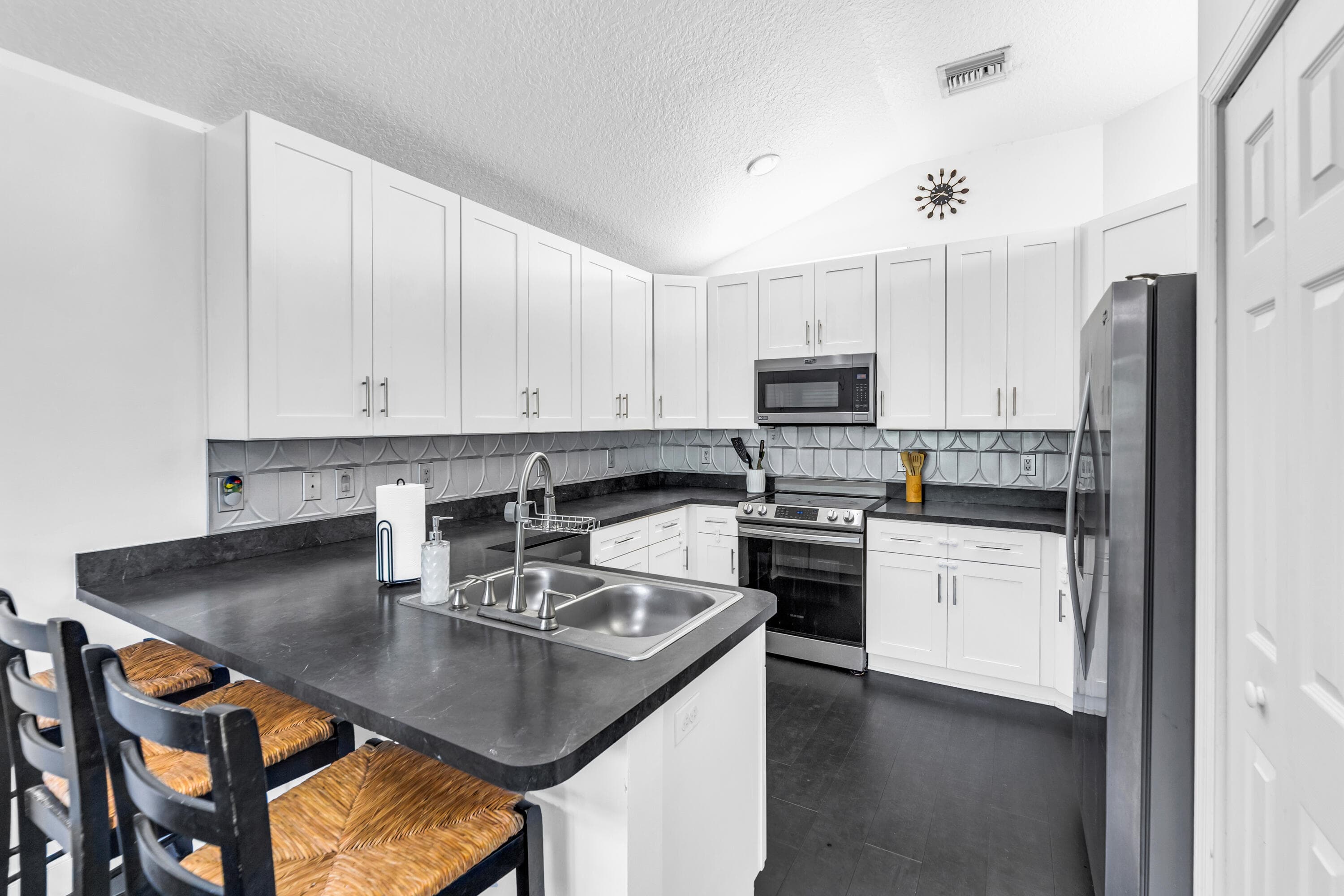 2530 SE Hemsing Street, Port St. Lucie, FL 34984 — photo 11 of 34