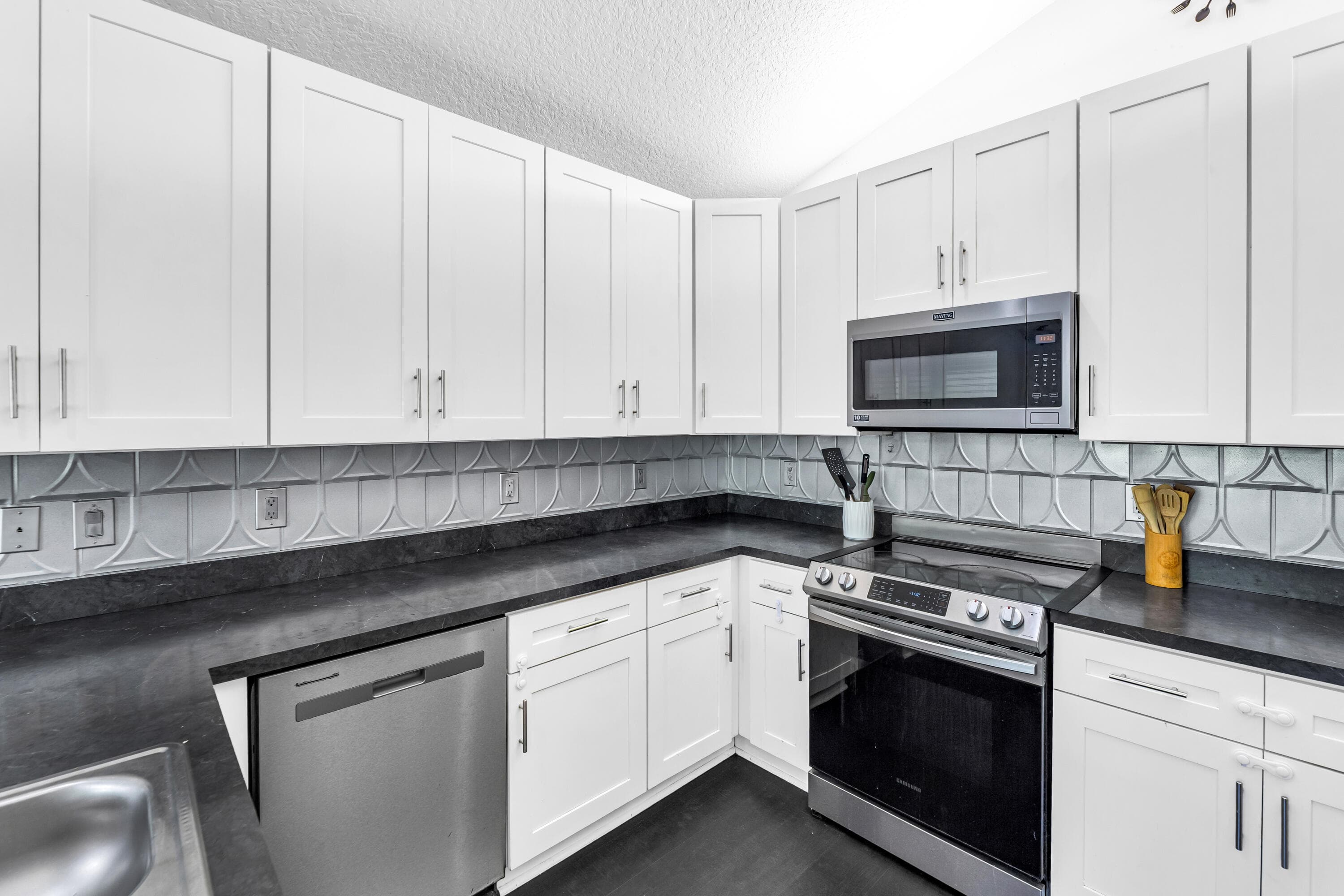 2530 SE Hemsing Street, Port St. Lucie, FL 34984 — photo 14 of 34