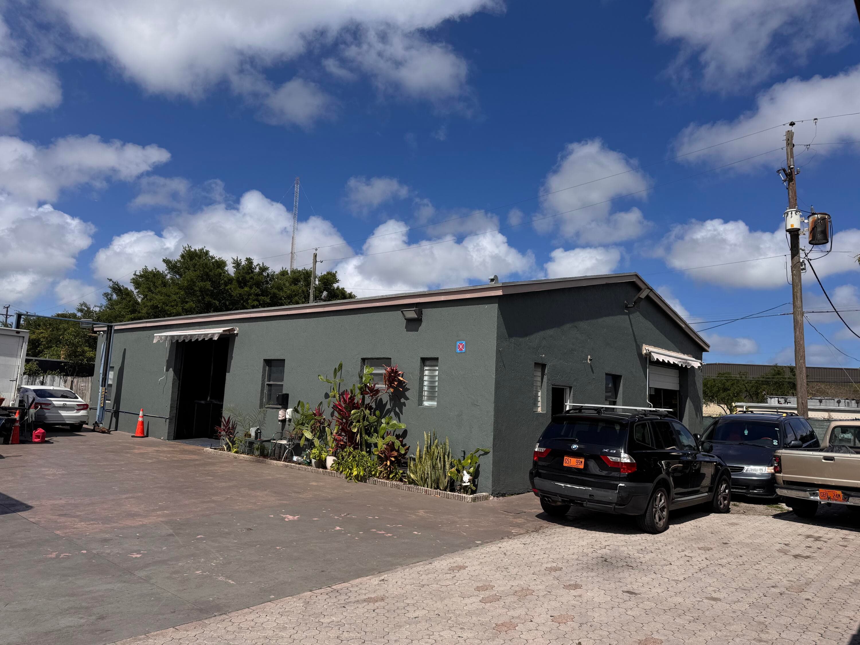 2165 NW 19th Street, Fort Lauderdale, FL 33311 — photo 1 of 3