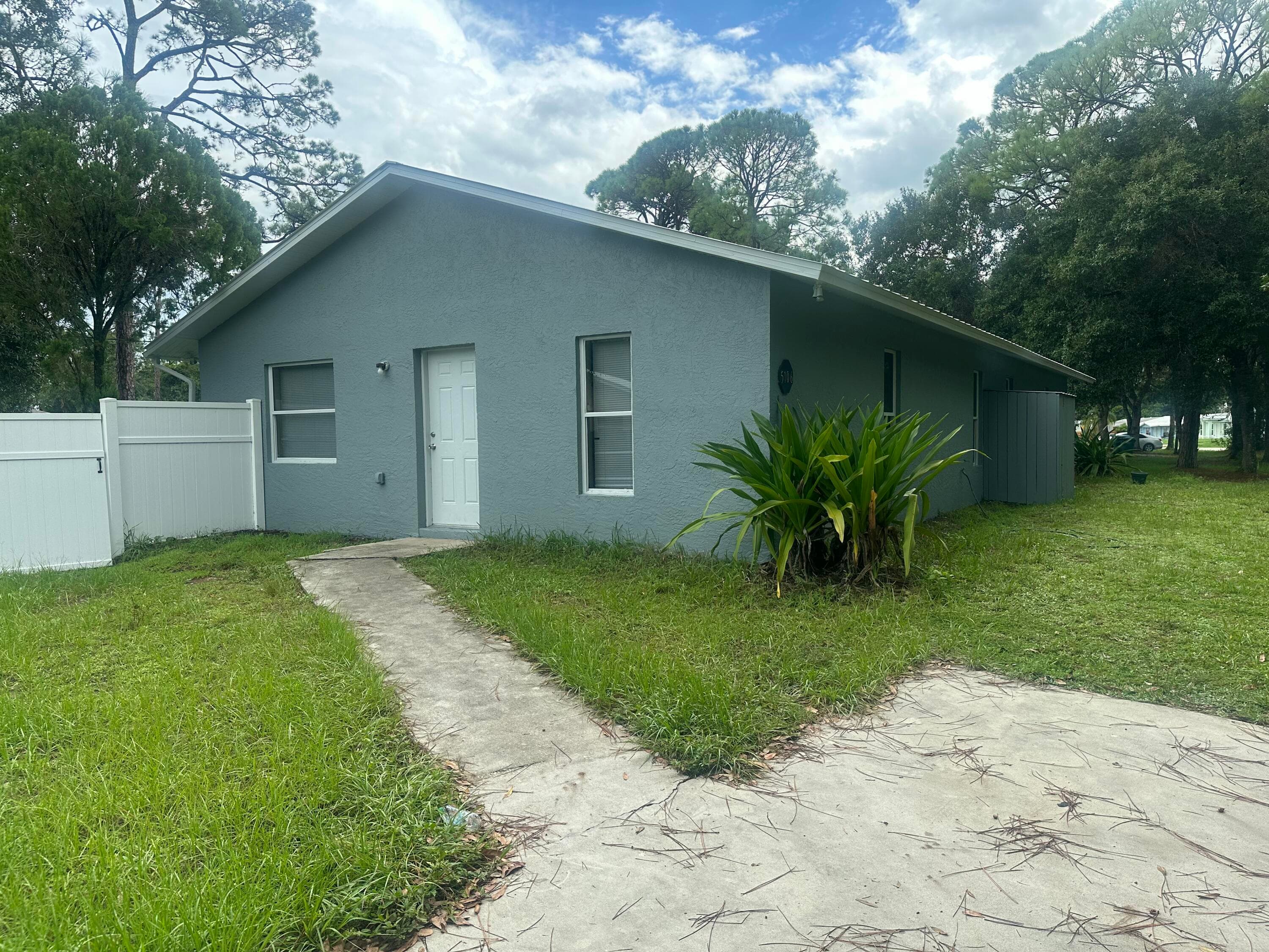 5106 Sanibel Avenue, Fort Pierce, FL 34951 — photo 1 of 21