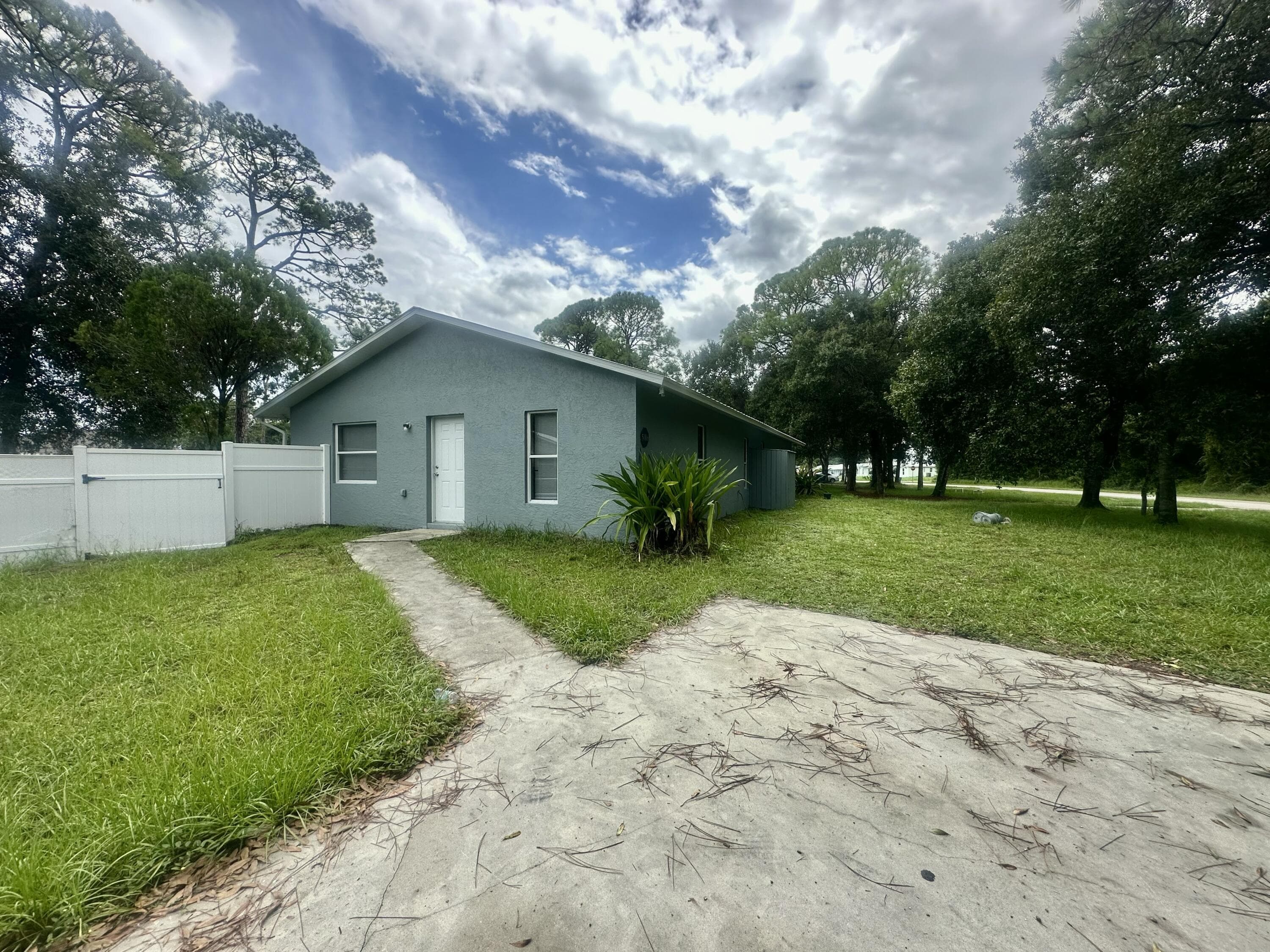 5106 Sanibel Avenue, Fort Pierce, FL 34951 — photo 5 of 21