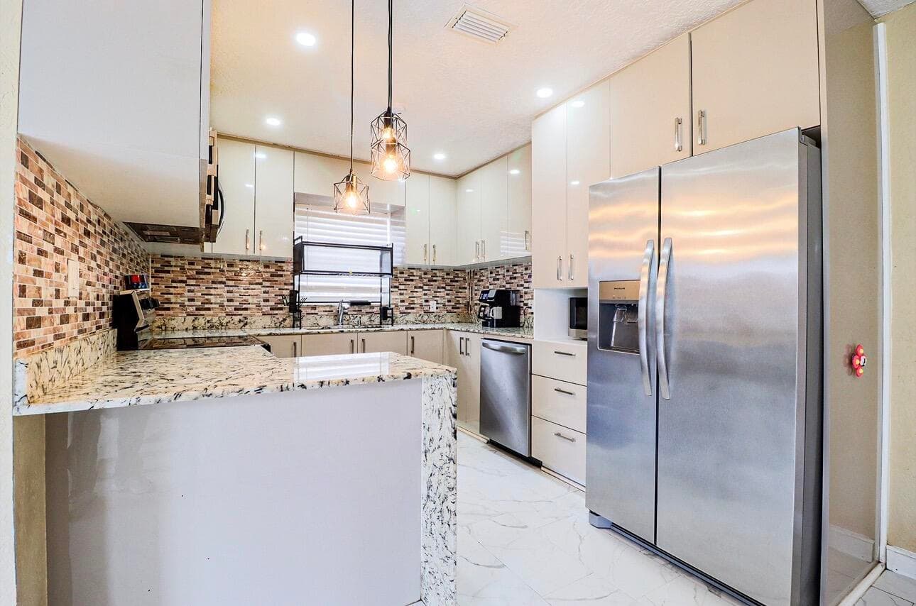 219 NE 6th Avenue, Boynton Beach, FL 33435 — photo 1 of 18