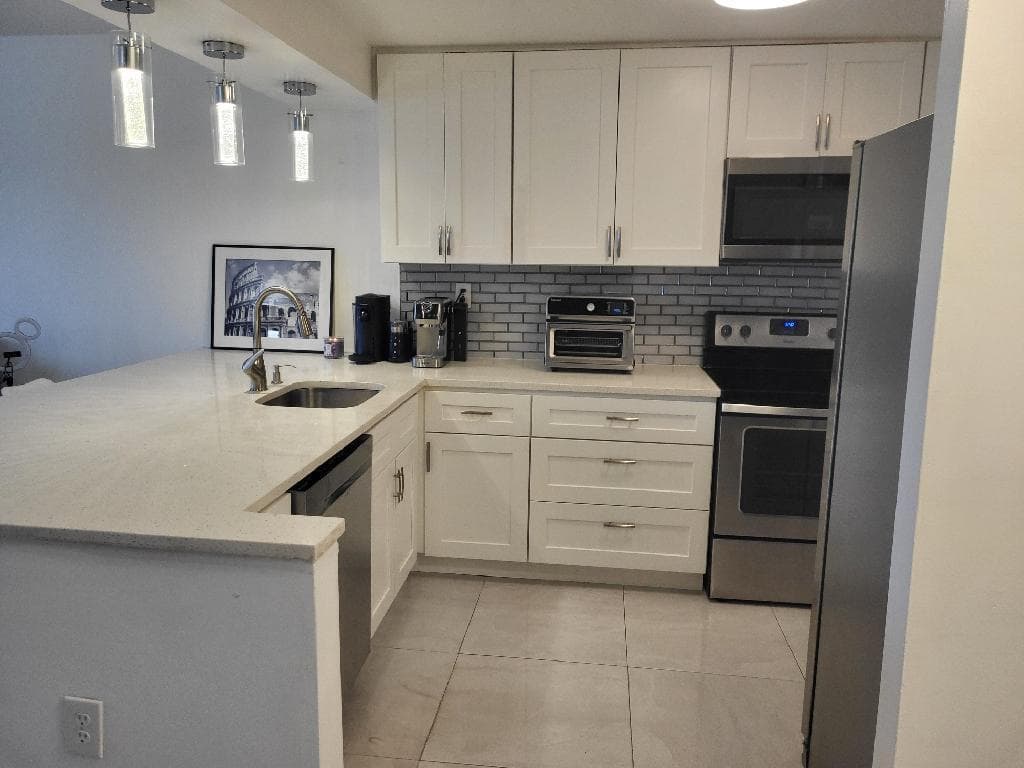 550 Bayshore Drive 104, Fort Lauderdale, FL 33304 — photo 32 of 53