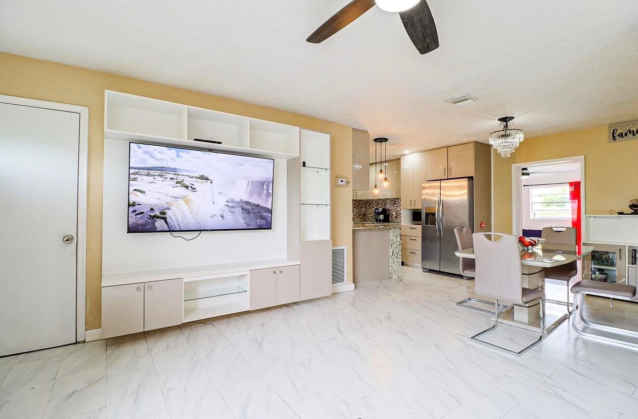 219 NE 6th Avenue, Boynton Beach, FL 33435 — photo 3 of 18