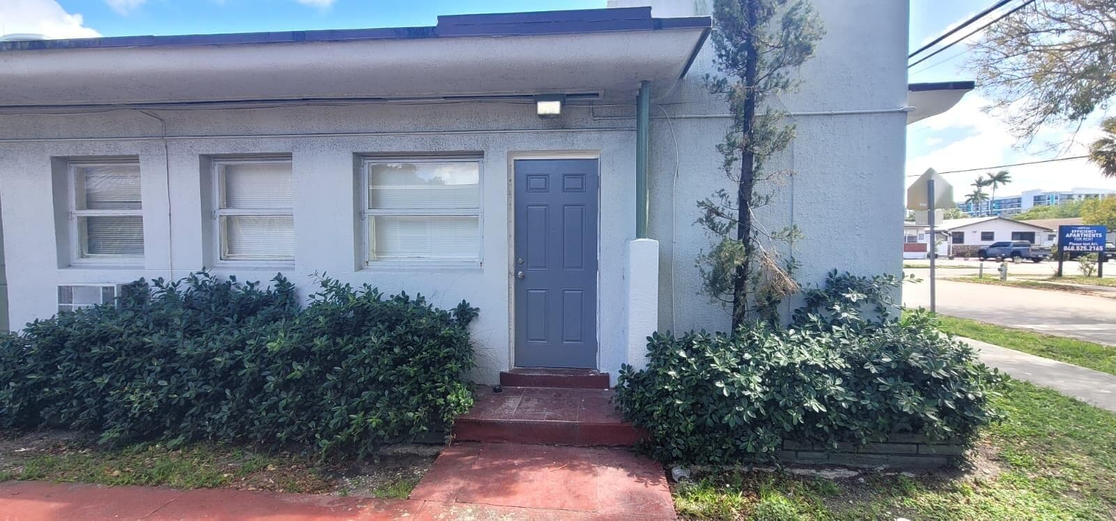 403 N 19th Avenue J, Hollywood, FL 33020 — photo 1 of 9