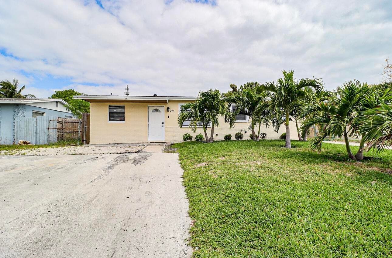 219 NE 6th Avenue, Boynton Beach, FL 33435 — photo 14 of 18