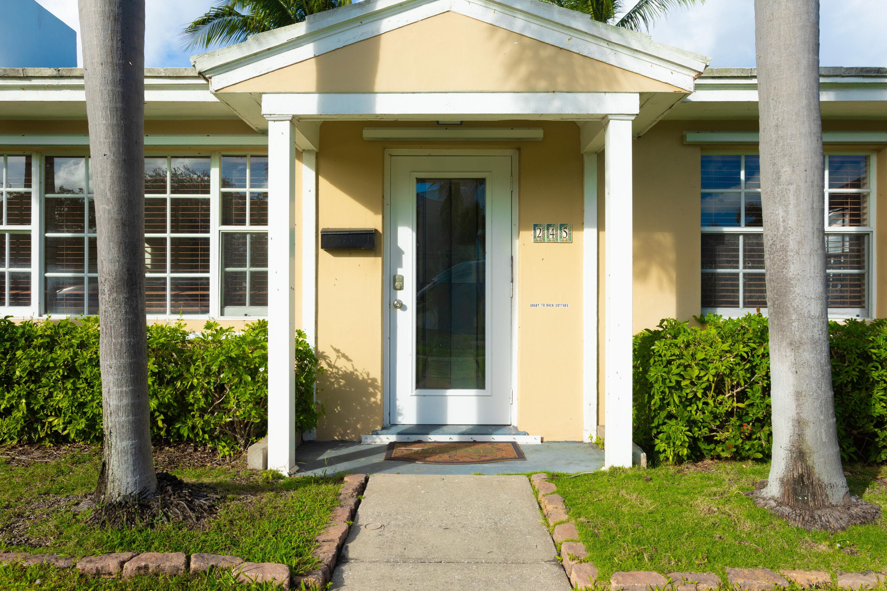 245 Cortez Road, West Palm Beach, FL 33405 — photo 5 of 33