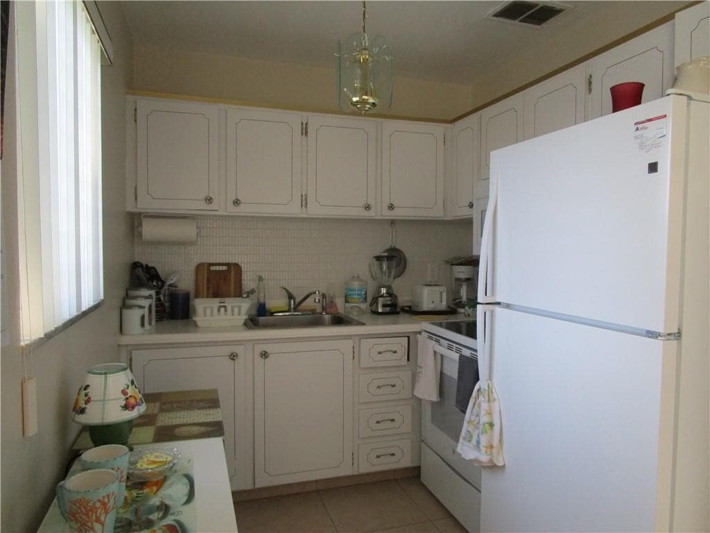 2000 NE 51st Court 201, Fort Lauderdale, FL 33308 — photo 3 of 14