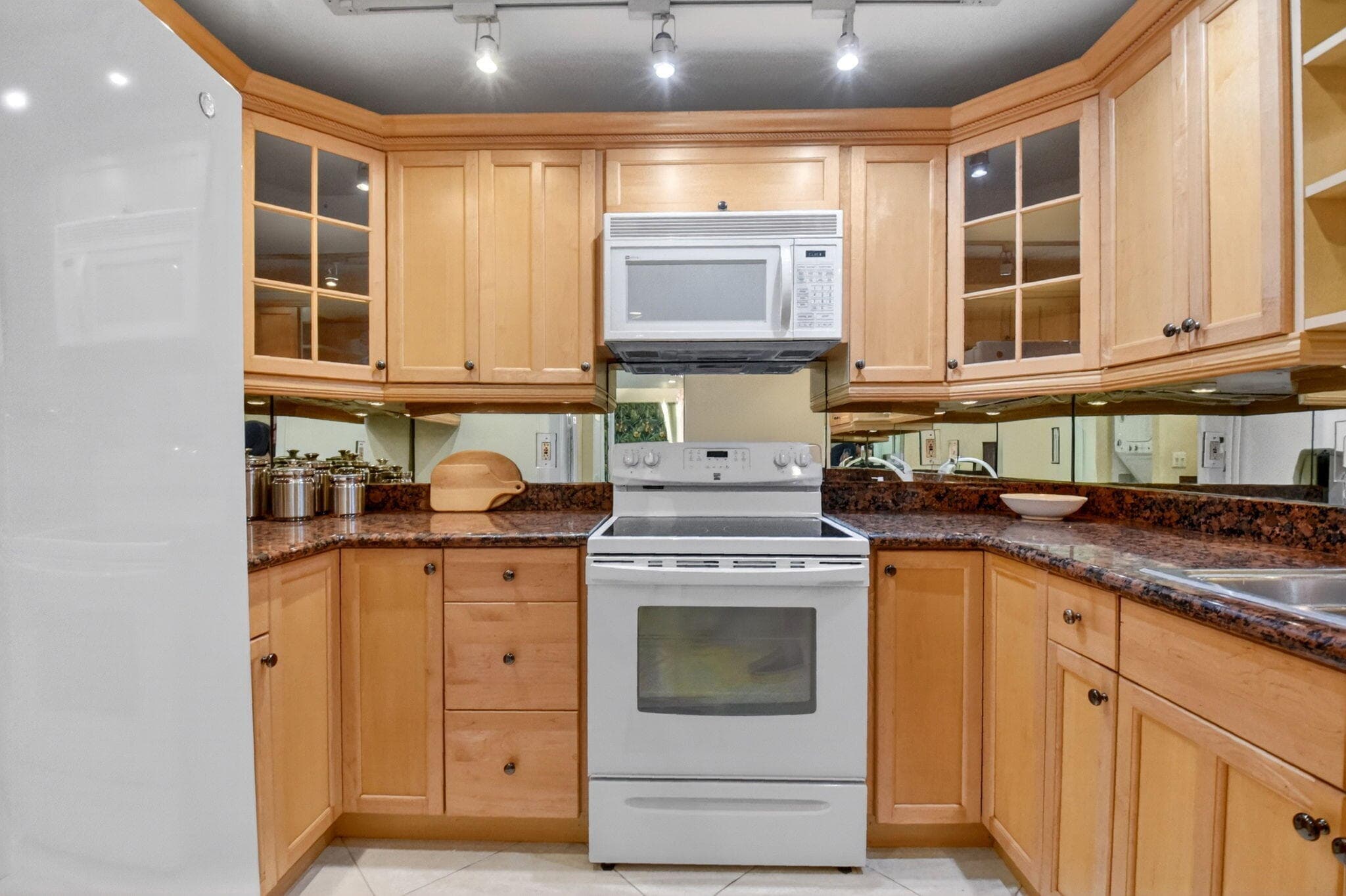3589 S Ocean Boulevard 609, South Palm Beach, FL 33480 — photo 10 of 61