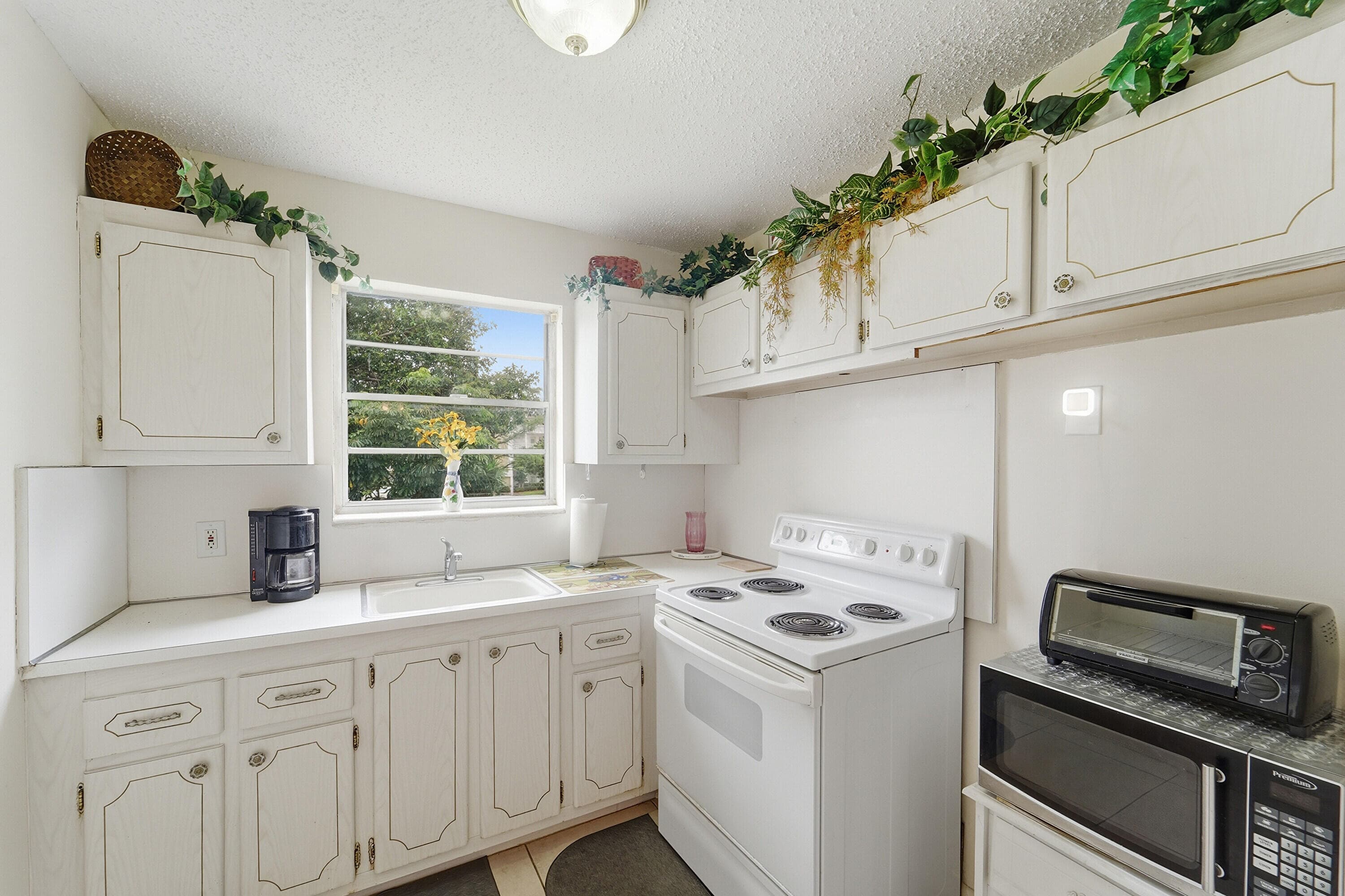 80 Harwood H, Deerfield Beach, FL 33442 — photo 3 of 16