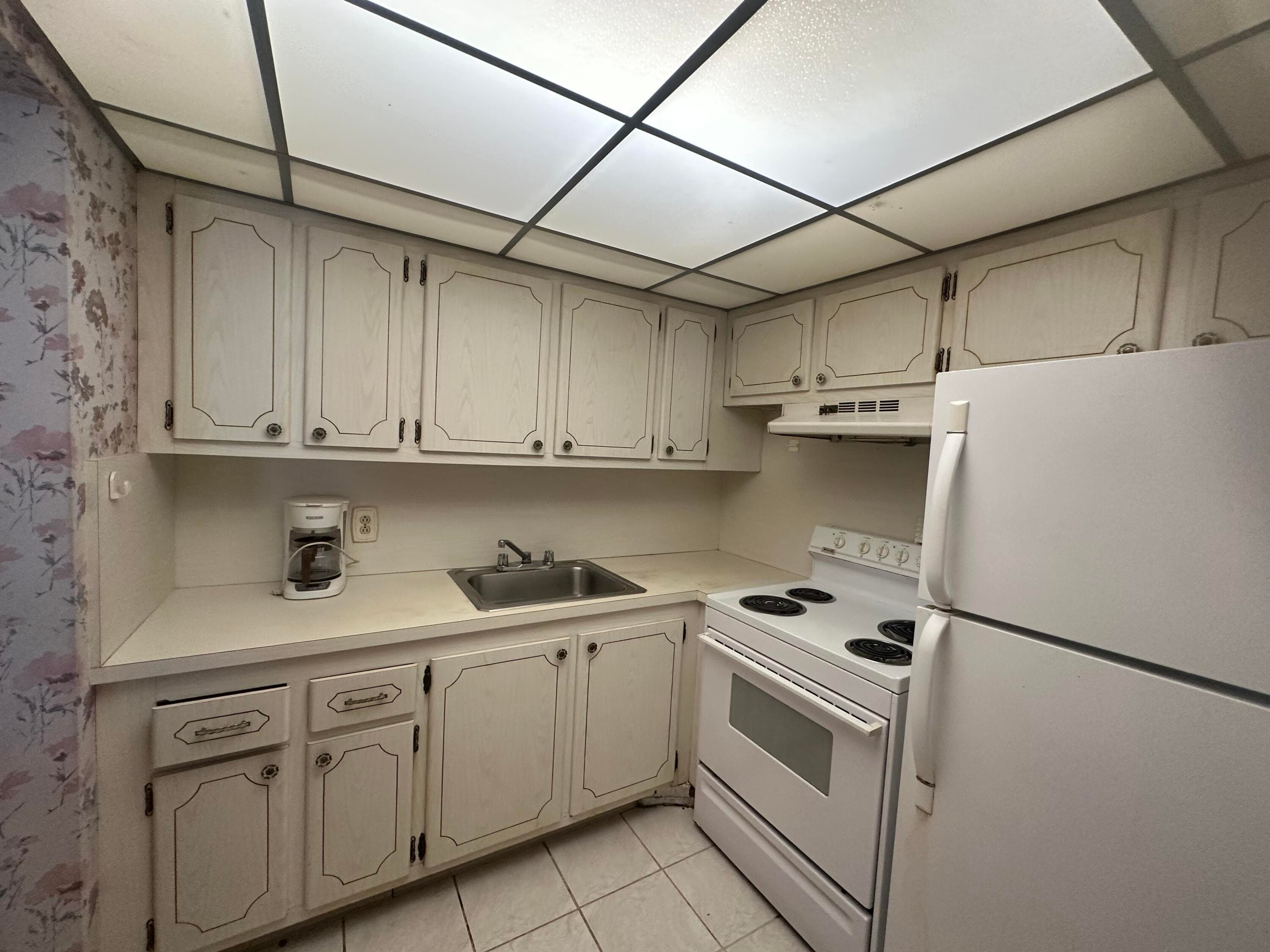 72 Northampton D, West Palm Beach, FL 33417 — photo 3 of 16