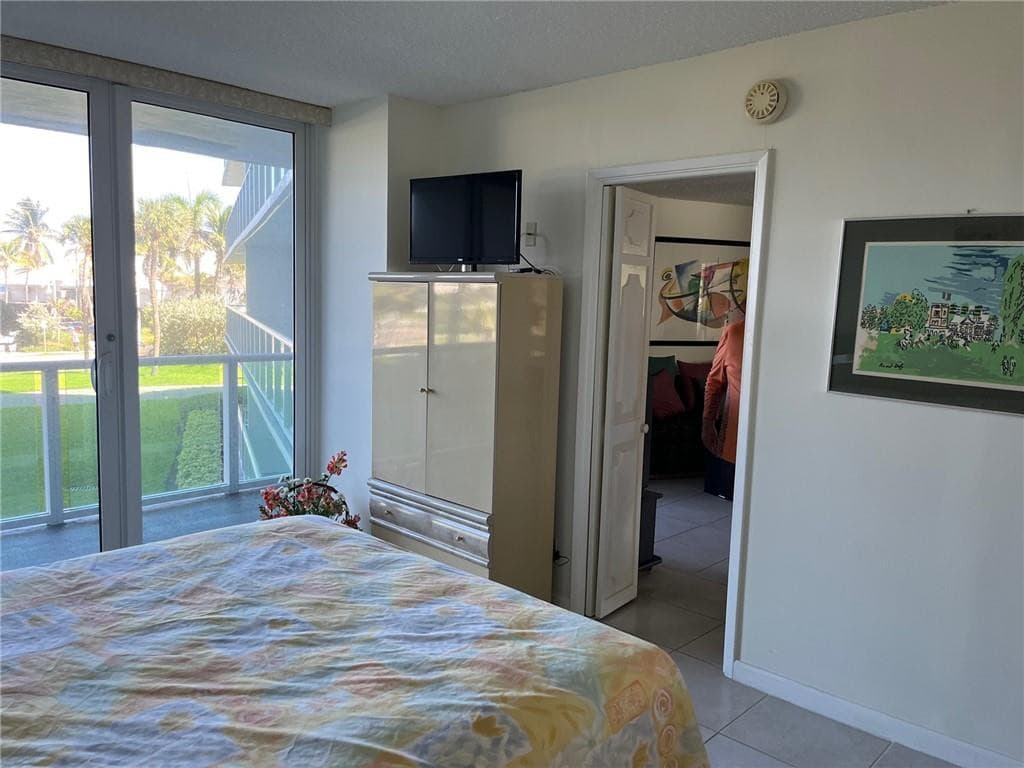 333 NE 21 Avenue 304, Deerfield Beach, FL 33441 — photo 10 of 19
