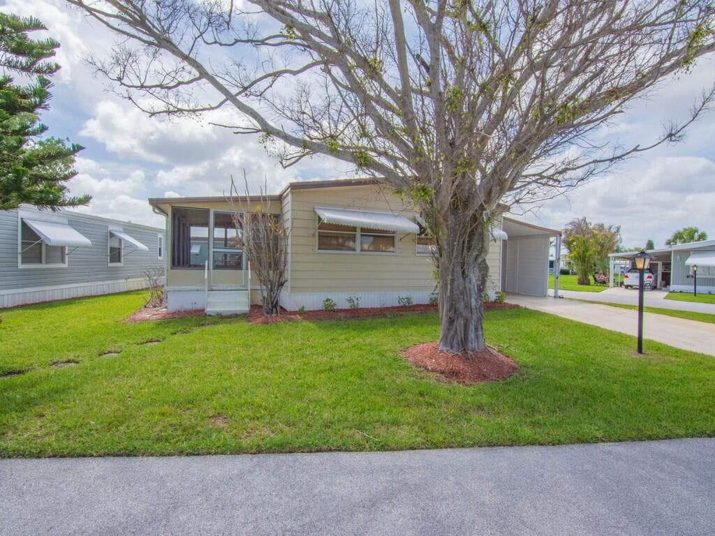 225 NE Forrest Court, Jensen Beach, FL 34957 — photo 2 of 33