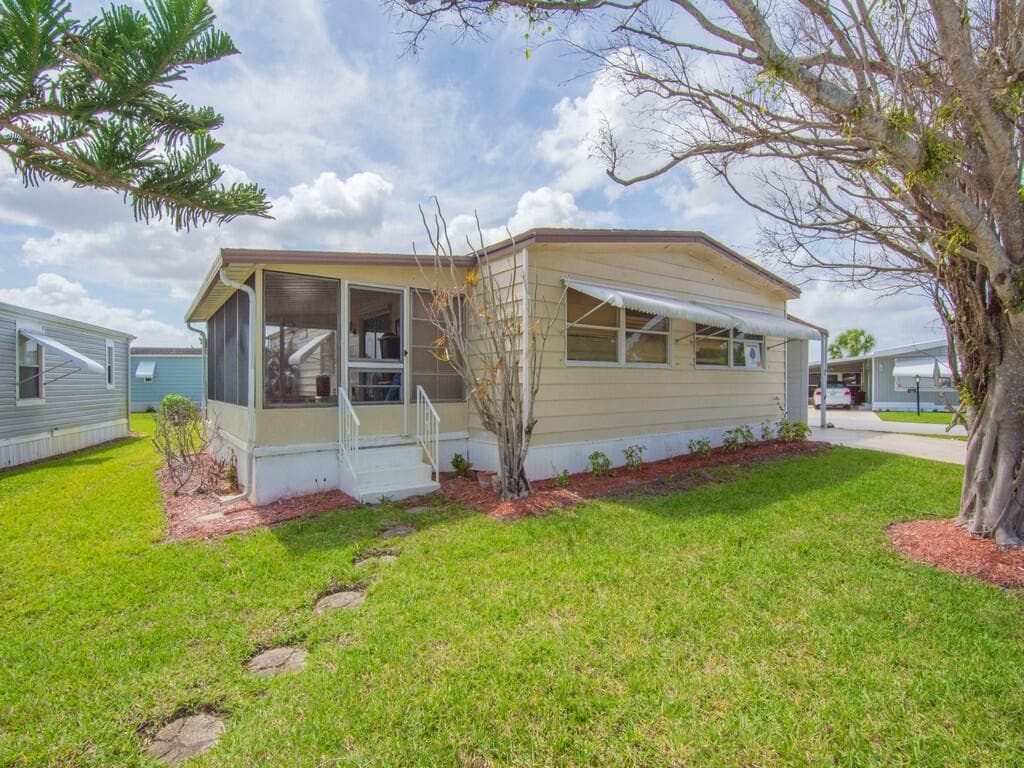 225 NE Forrest Court, Jensen Beach, FL 34957 — photo 3 of 33