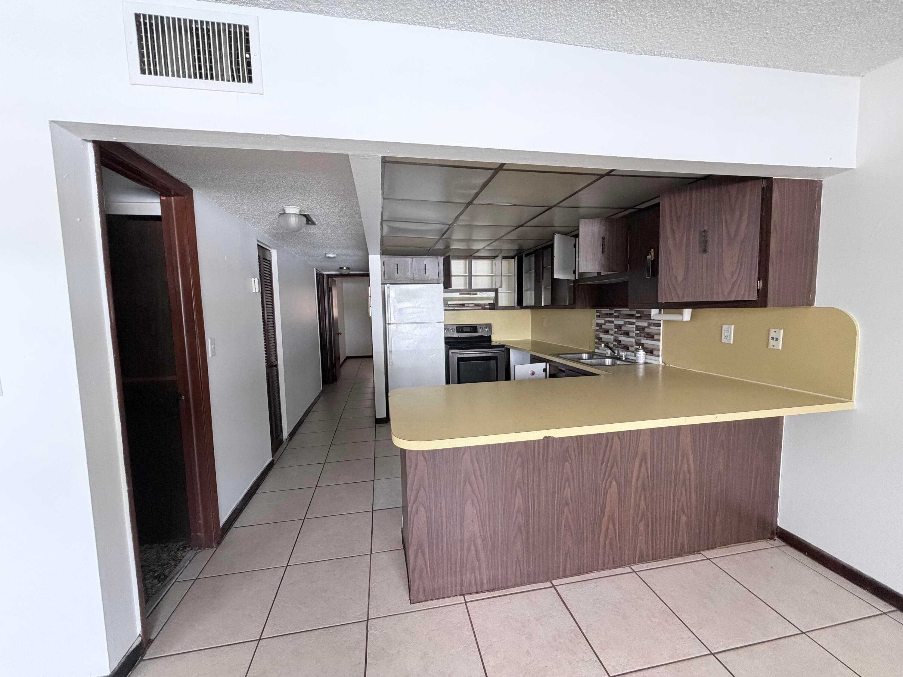 6050 SW 27th Street, Miramar, FL — photo 6 of 40