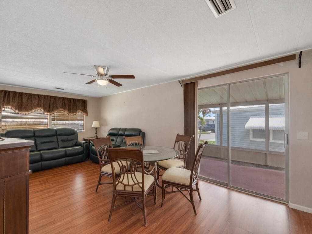 225 NE Forrest Court, Jensen Beach, FL 34957 — photo 10 of 33