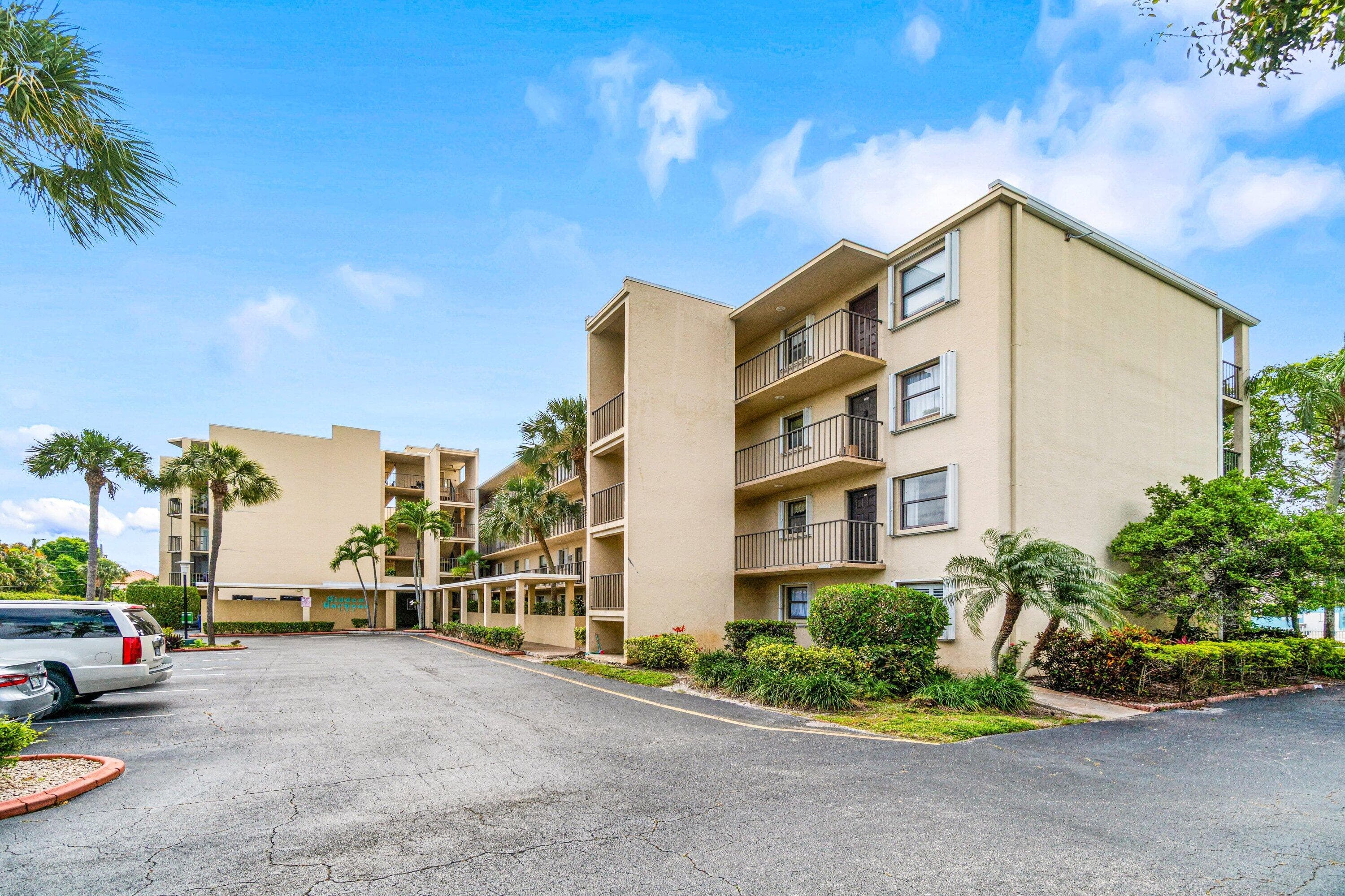 890 N Federal Highway 311, Lantana, FL 33460 — photo 2 of 33