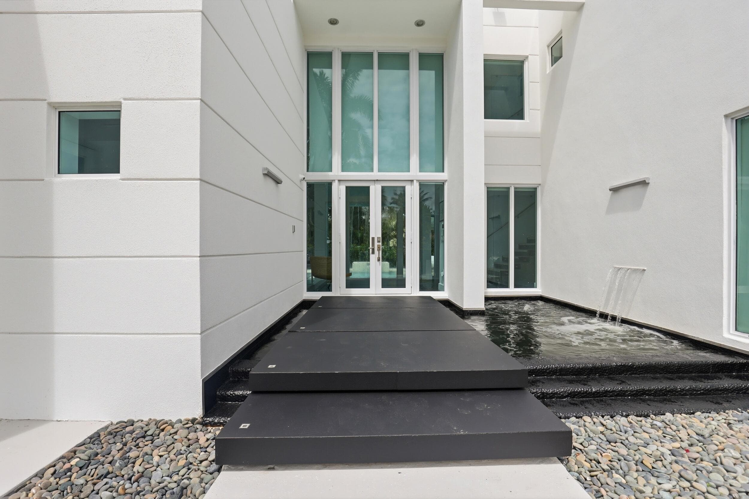 3017 N Atlantic Boulevard, Fort Lauderdale, FL 33308 — photo 3 of 53