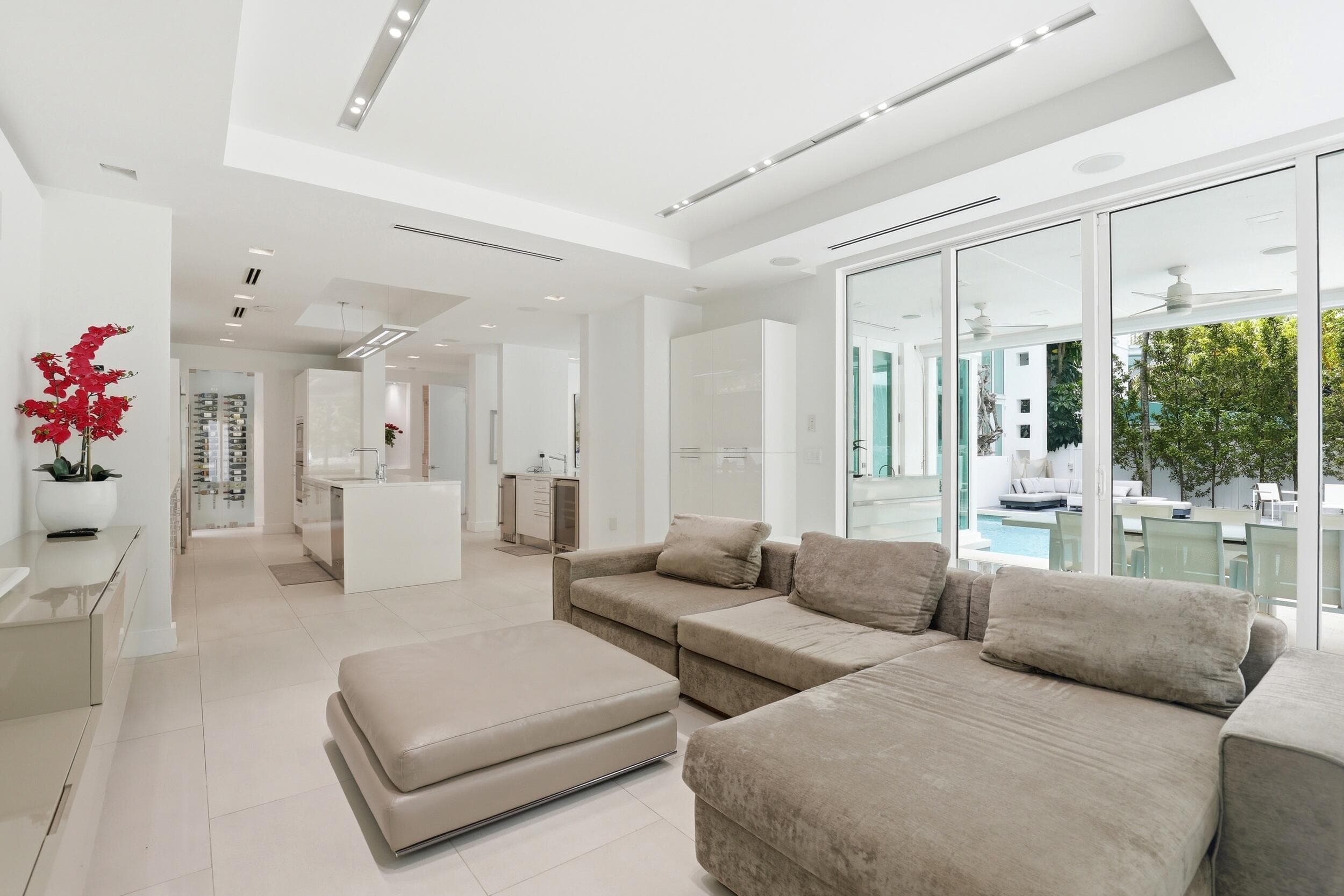 3017 N Atlantic Boulevard, Fort Lauderdale, FL 33308 — photo 11 of 53