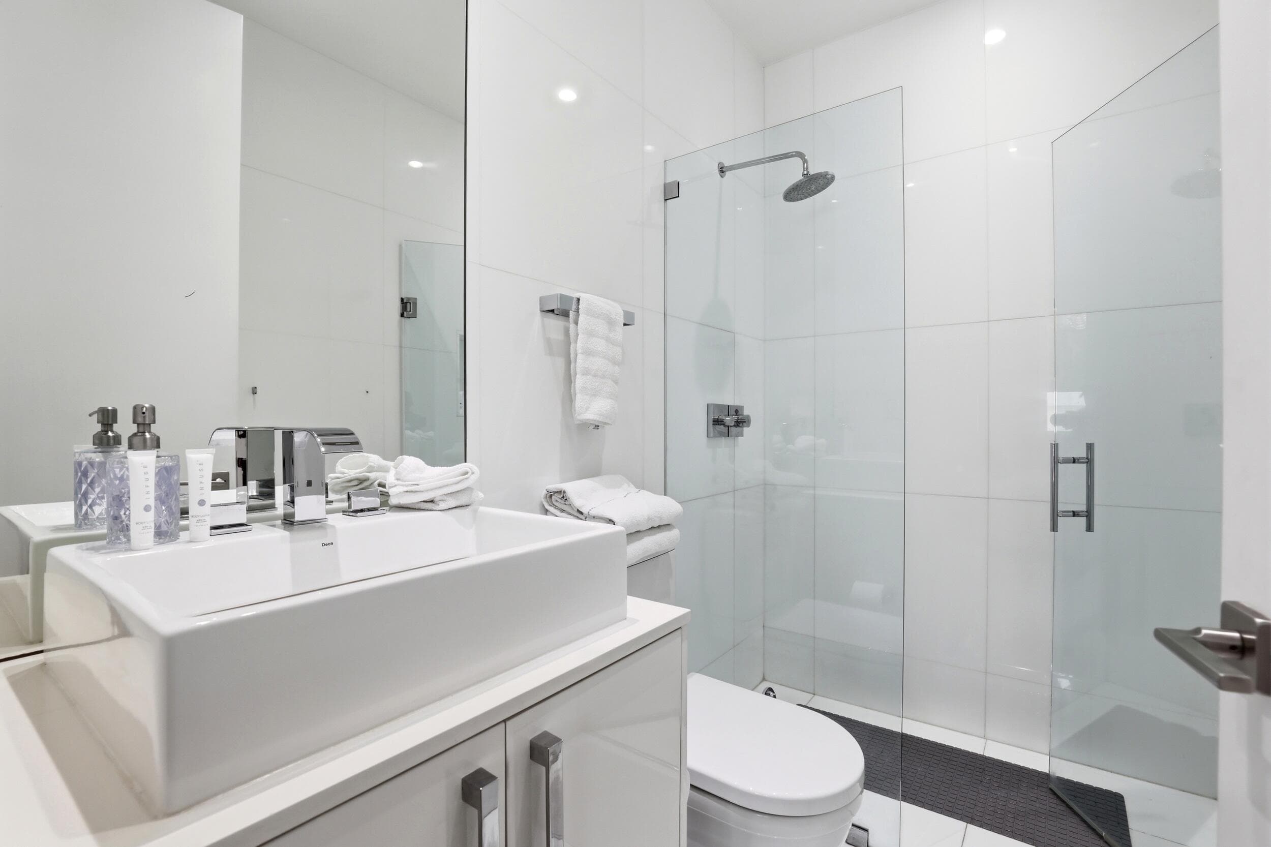 3017 N Atlantic Boulevard, Fort Lauderdale, FL 33308 — photo 17 of 53