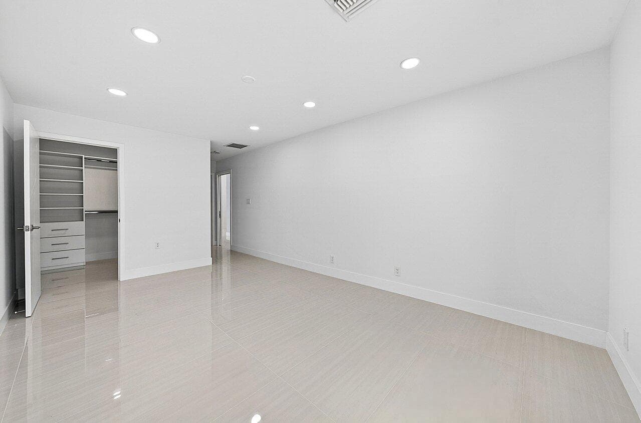 4887 Bocaire Boulevard, Boca Raton, FL 33487 — photo 45 of 61