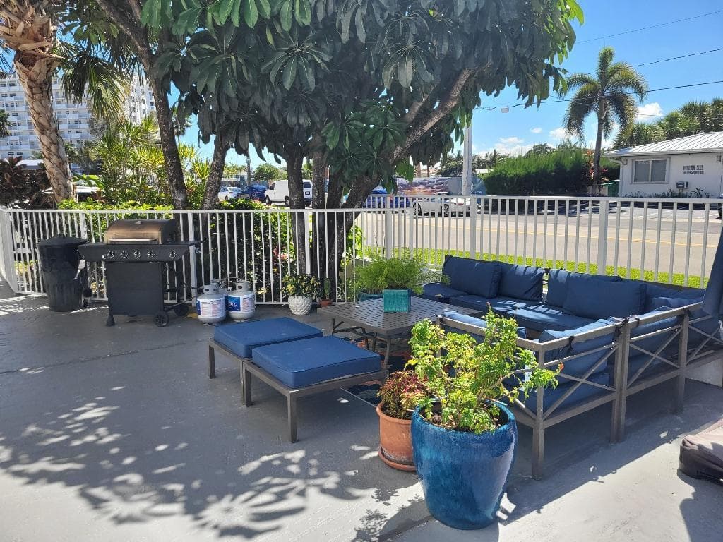 550 Bayshore Drive 104, Fort Lauderdale, FL 33304 — photo 19 of 53