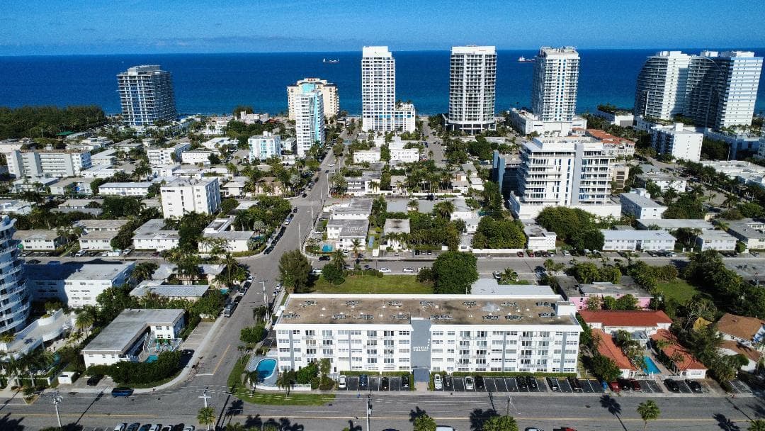 550 Bayshore Drive 104, Fort Lauderdale, FL 33304 — photo 3 of 53