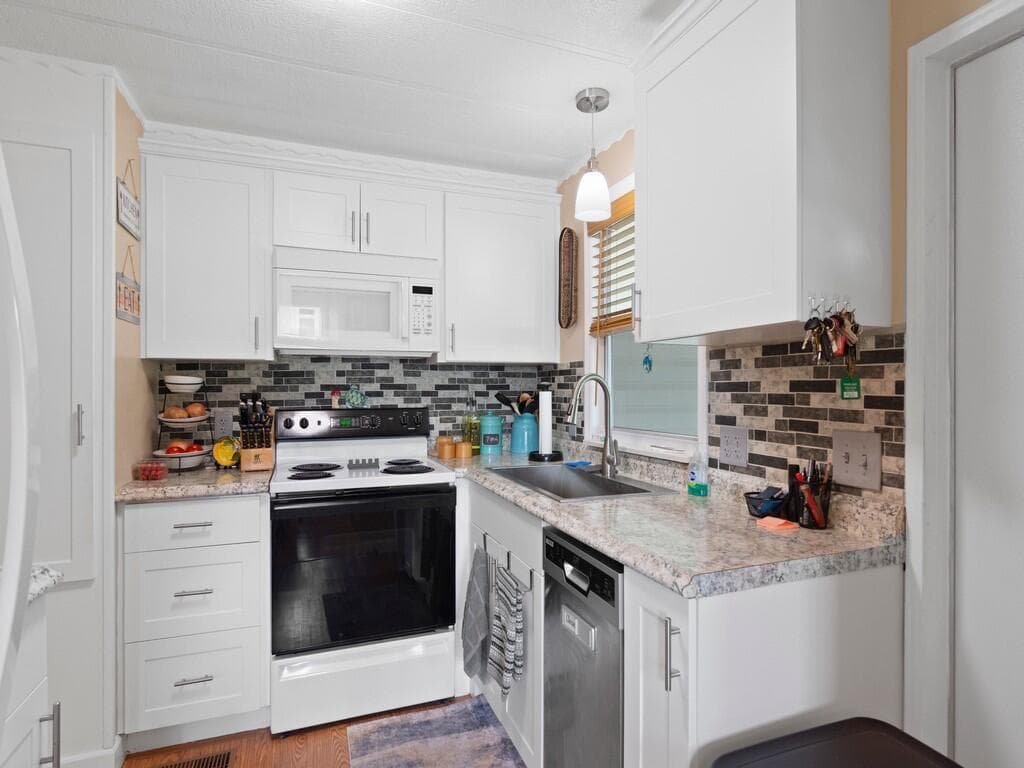463 Onyx Way, Jensen Beach, FL 34957 — photo 9 of 41